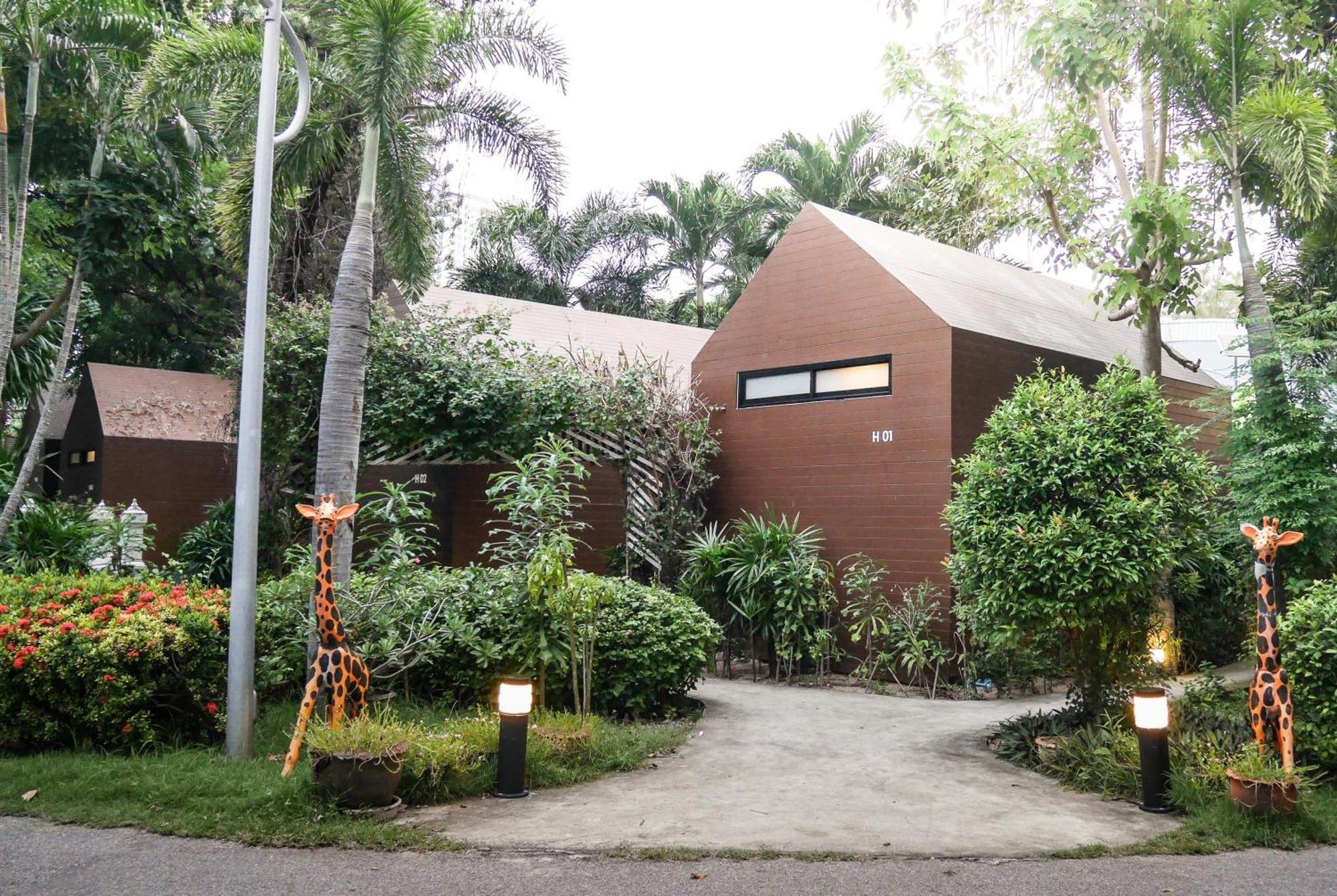 Villa Navin Jomtien Beach Exterior photo
