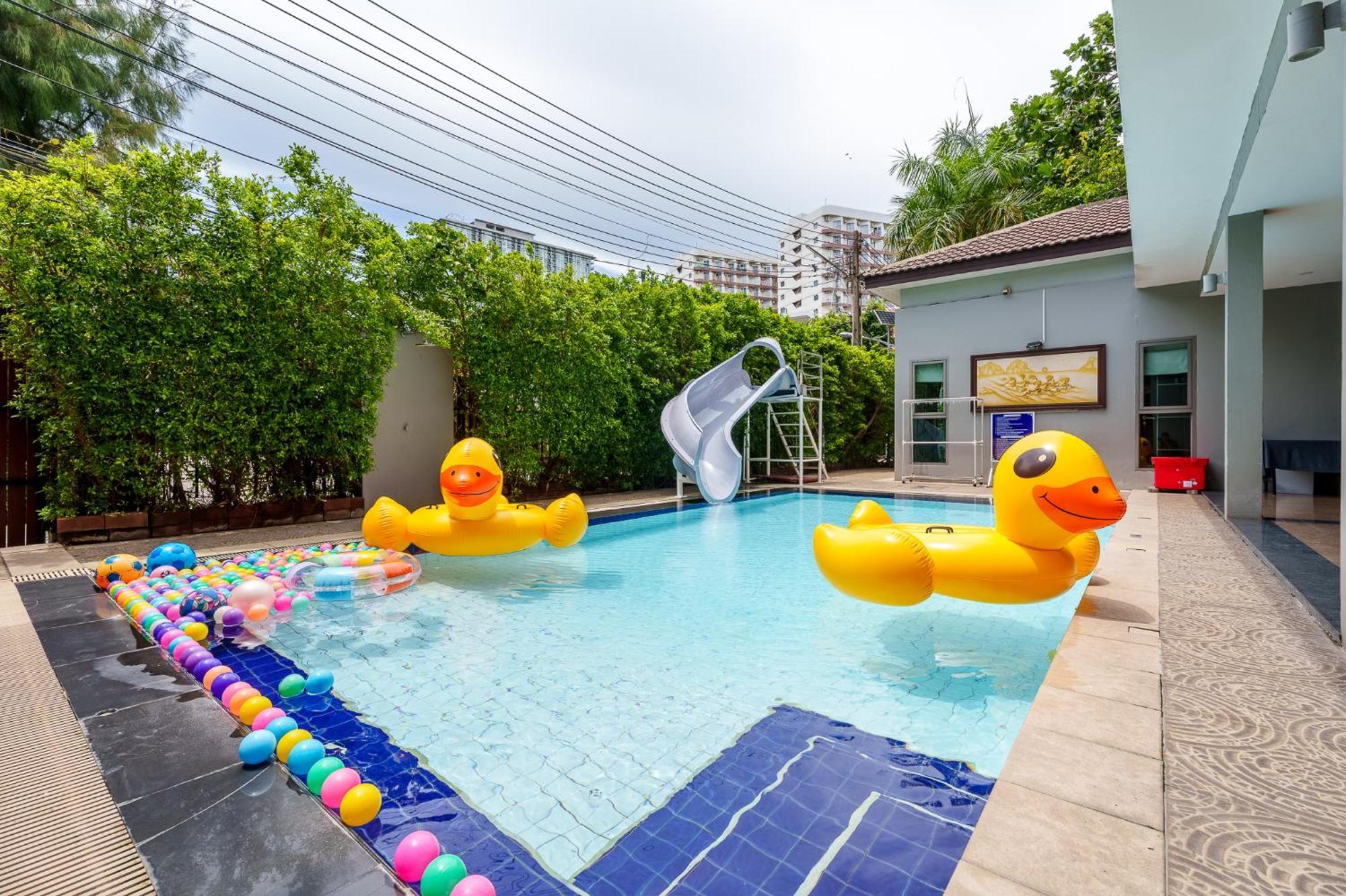 Villa Navin Jomtien Beach Exterior photo