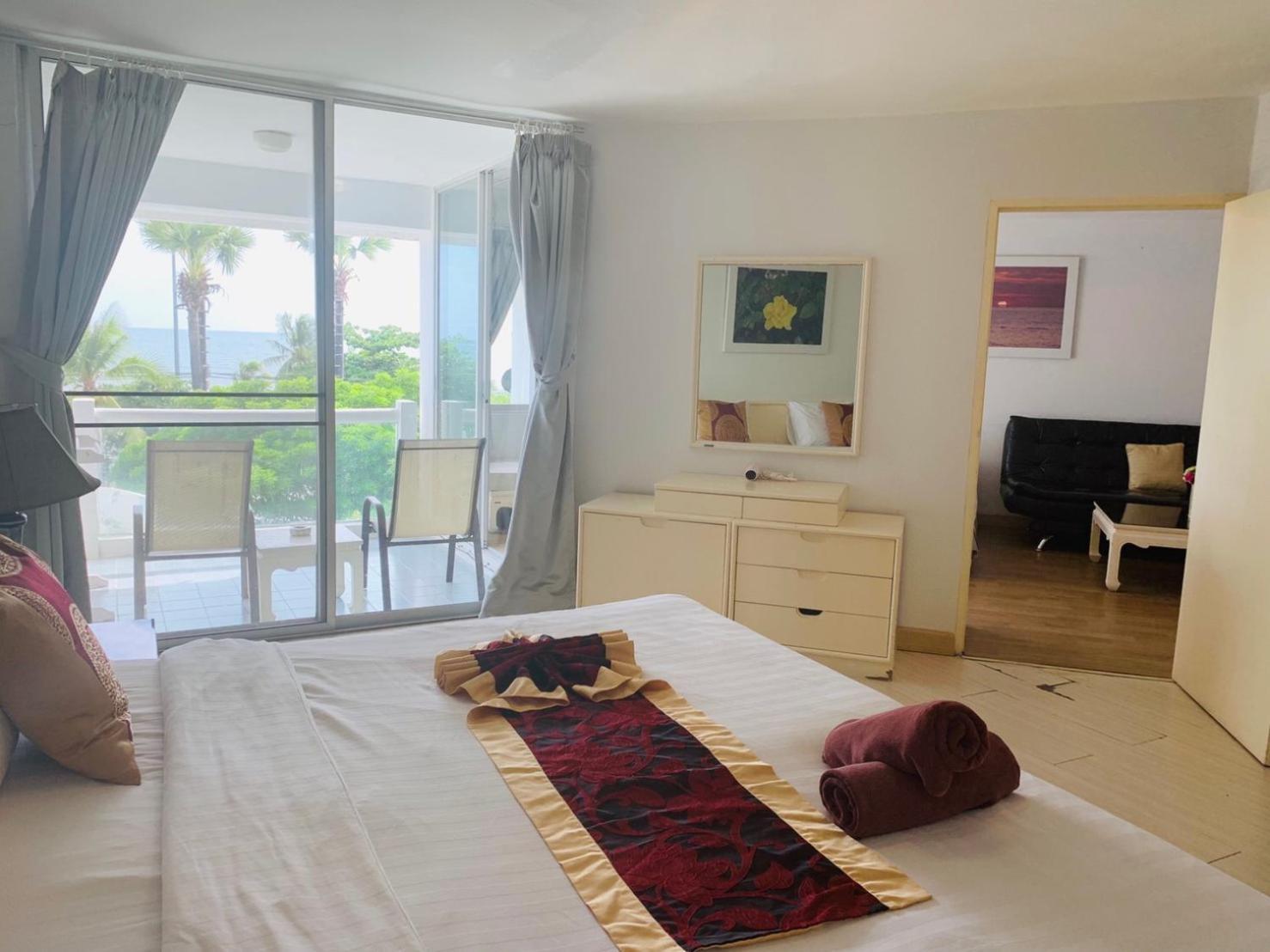 Villa Navin Jomtien Beach Exterior photo