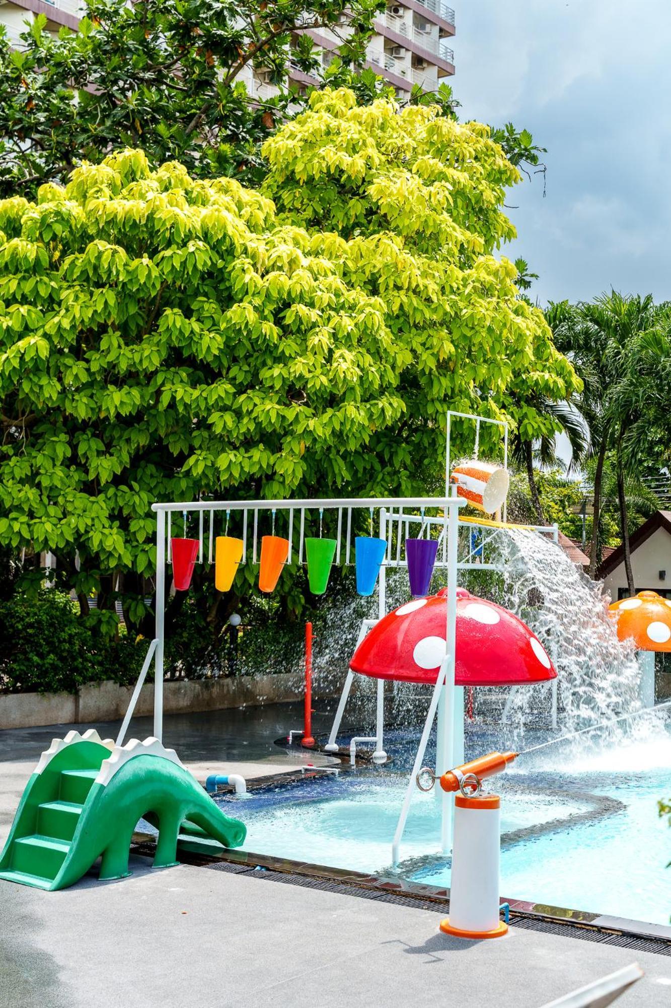 Villa Navin Jomtien Beach Exterior photo